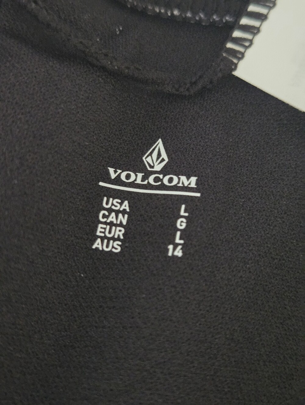 Volcom Rashguard Surf Suit - Picture 9 of 11
